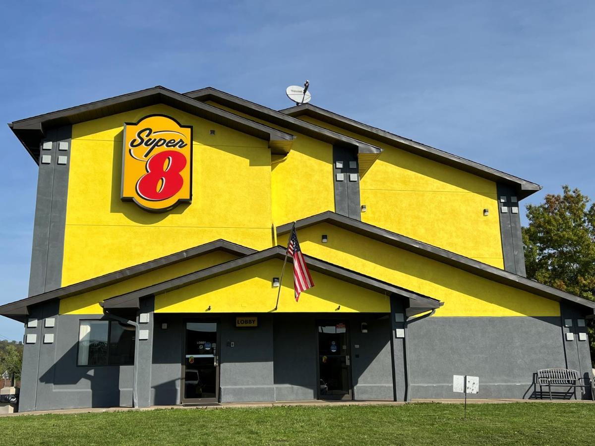 Super 8 By Wyndham Marietta Motel Exterior photo